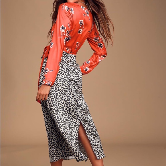 NWT LULUS Red Multi Print Satin Midi Wrap Dress - Picture 3 of 6